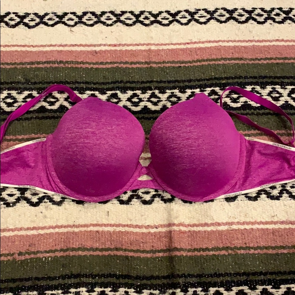 Victoria’s Secret Bra (32DDD)